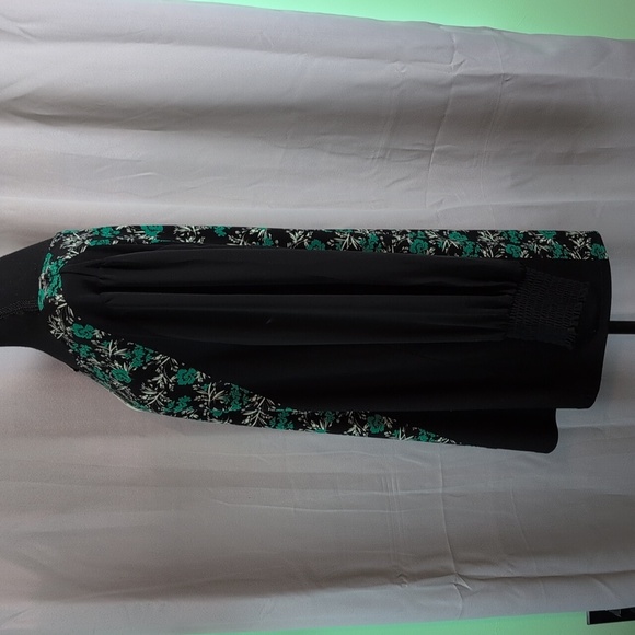 Alfani Black and Green Floral Tunic - Picture 3 of 7
